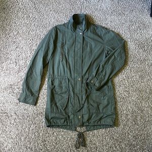olive green trench coat. Size S. Adjustable waist